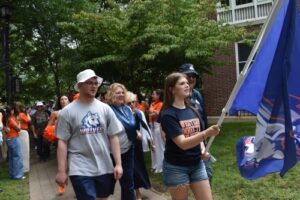 Jenna Piechota and her family lead incoming freshmen to the Quad.