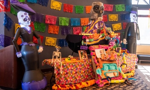 Día de Muertos Ofrenda Día de Muertos Ofrenda image