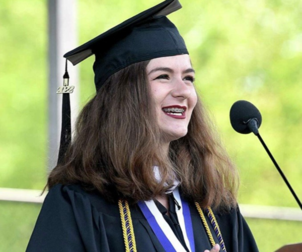 Bella DiMartino speaks at the 2022 Commencement Ceremony