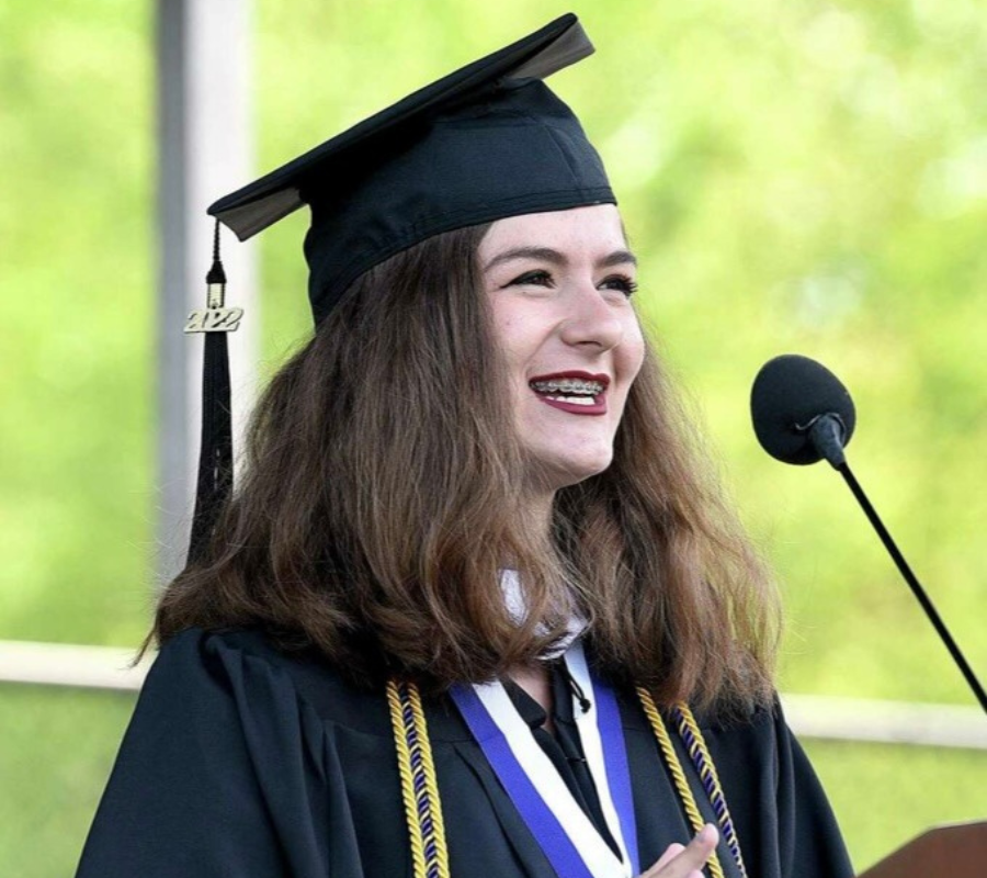 Bella DiMartino speaks at the 2022 Commencement Ceremony