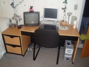 Grasso Bedroom desk, drawers, and bed